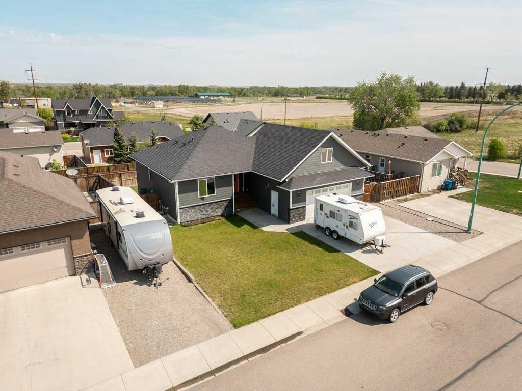 757 28 Street , A2315404, Alberta,