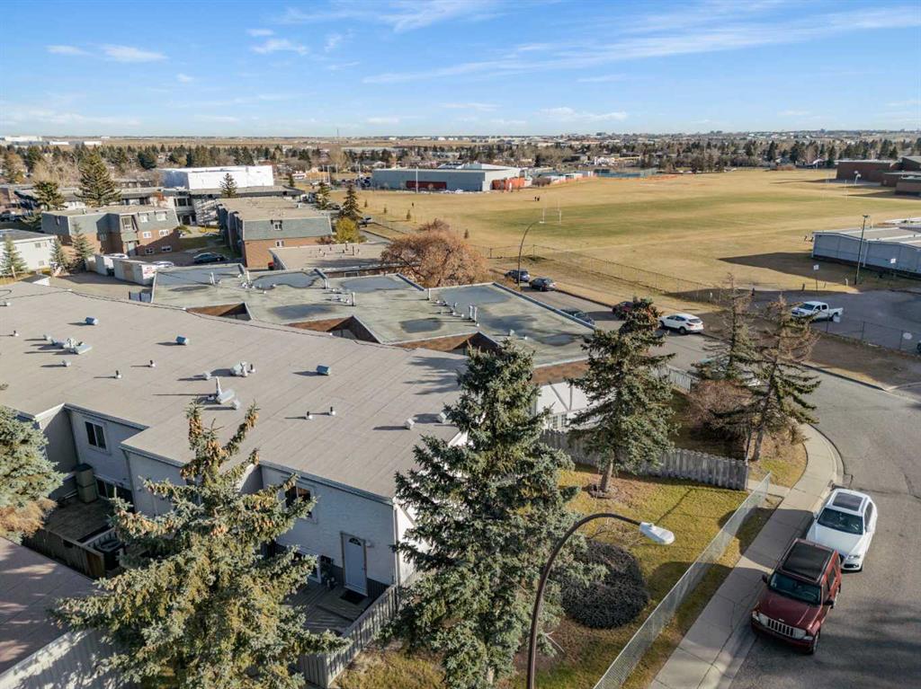 Third View of 1, 455 Huntsville Crescent NW, Huntington Hills, Calgary, Alberta, T2K 4W3