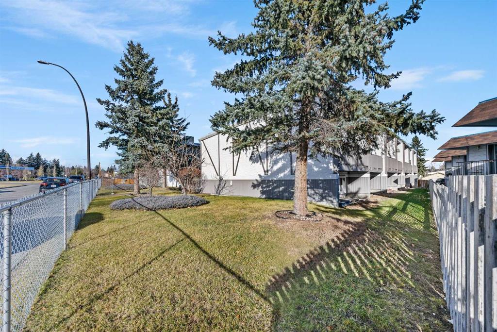 Fifth View of 1, 455 Huntsville Crescent NW, Huntington Hills, Calgary, Alberta, T2K 4W3
