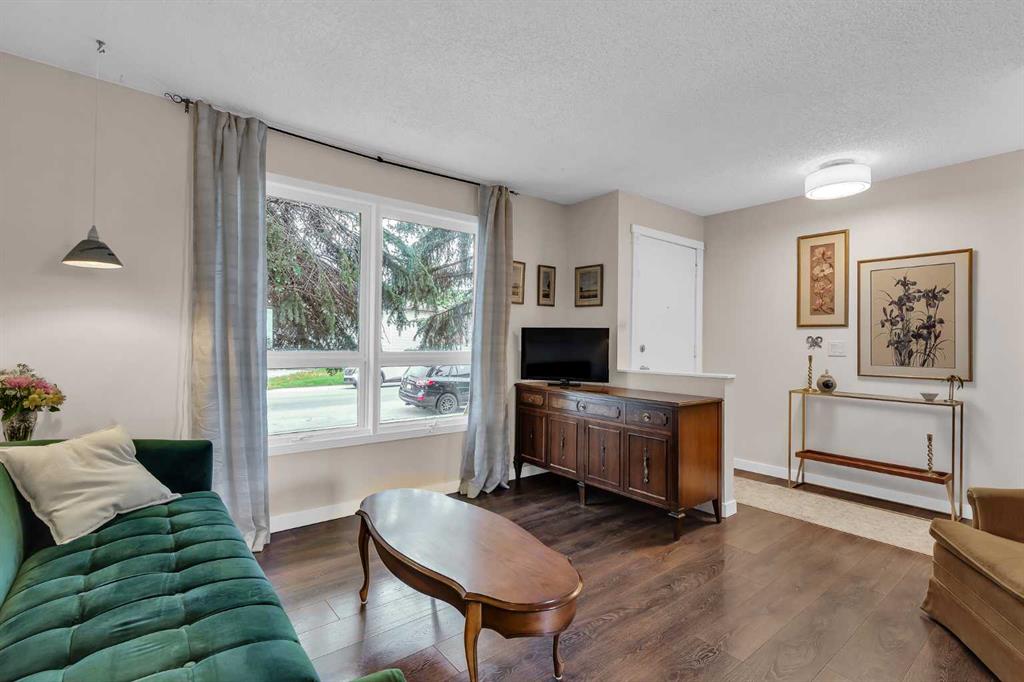 Fifth View of 54 Bermondsey Road NW, Beddington Heights, Calgary, Alberta, T3K 1V3