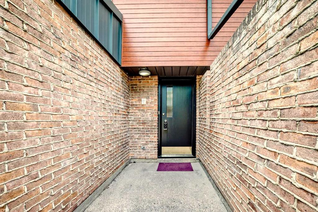 Third View of 9 Brae Glen Court SW, Braeside, Calgary, Alberta, T2W 1B6