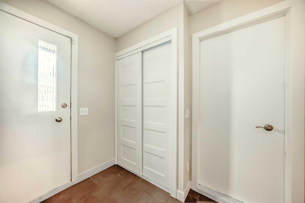 Fourth View of 9 Brae Glen Court SW, Braeside, Calgary, Alberta, T2W 1B6