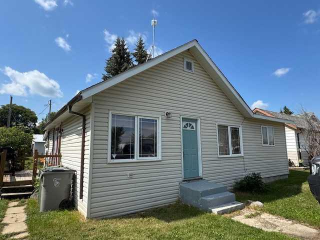 208 1 Street W, A2315704, Saskatchewan,