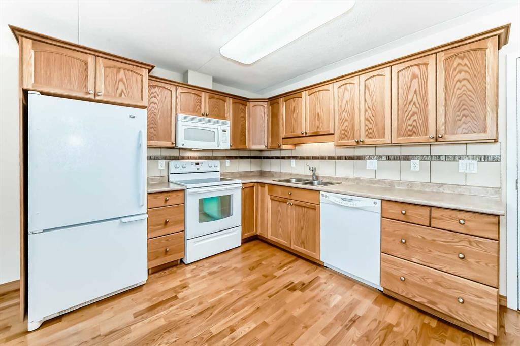 Fifth View of 201, 5133 49 Street , NONE, Olds, Alberta, T4H 0C7