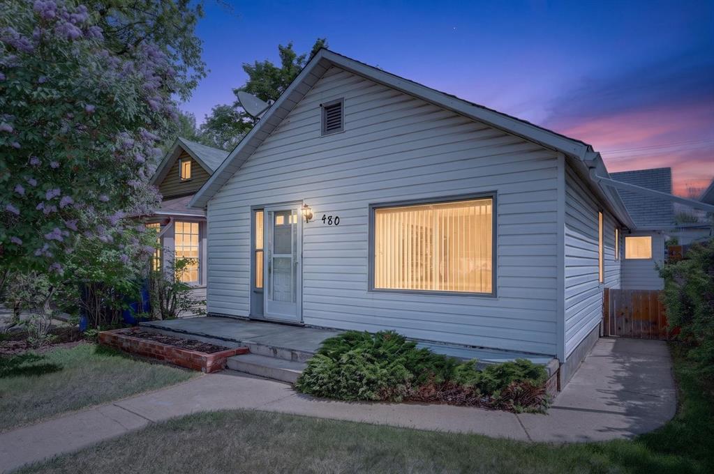 480 5 Street E, A2315794, Alberta,