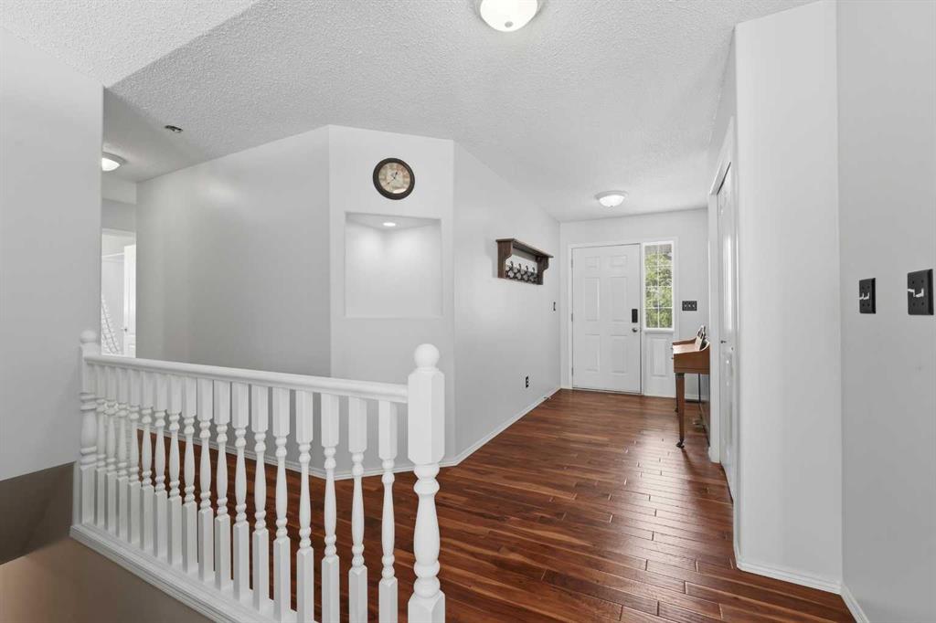 Fifth View of 18 Osmond Close , Oriole Park, Red Deer, Alberta, T4N 6Y1