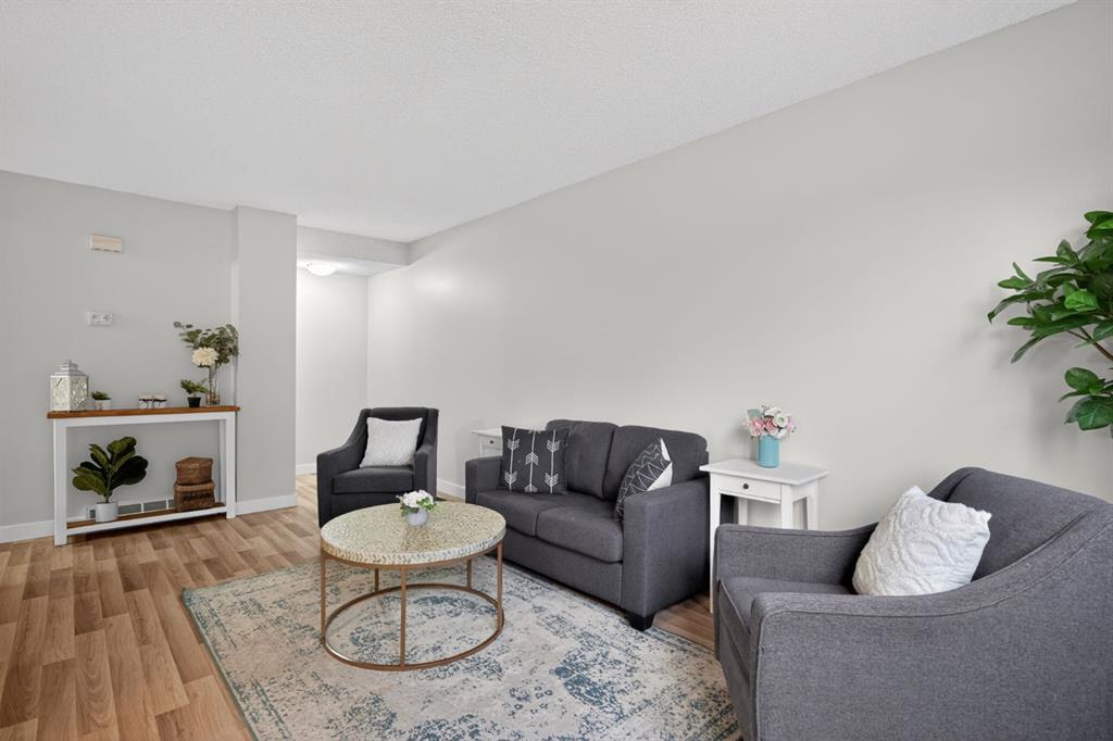 Fifth View of 86, 203 Lynnview Road SE, Ogden, Calgary, Alberta, T2C2C6