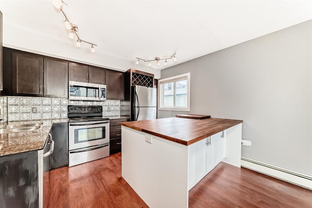 Third View of 4, 2902 17 Avenue SW, Shaganappi, Calgary, Alberta, T3E 0A9
