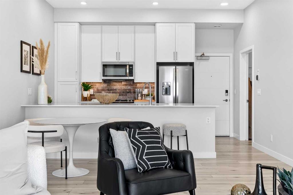 423, 255 Les Jardins Park SE, A2316229, Alberta,