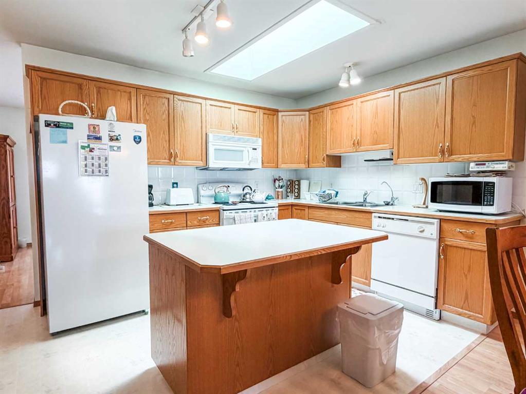 Fourth View of 4412 57 Street , Parkdale, Stettler, Alberta, T4K 1J1