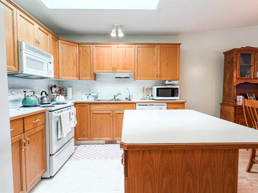 Fifth View of 4412 57 Street , Parkdale, Stettler, Alberta, T4K 1J1