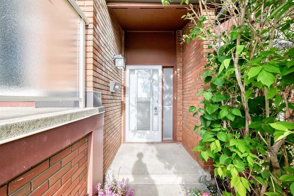 Fourth View of 208, 1305 Glenmore Trail SW, Kelvin Grove, Calgary, Alberta, T2V 4Y8