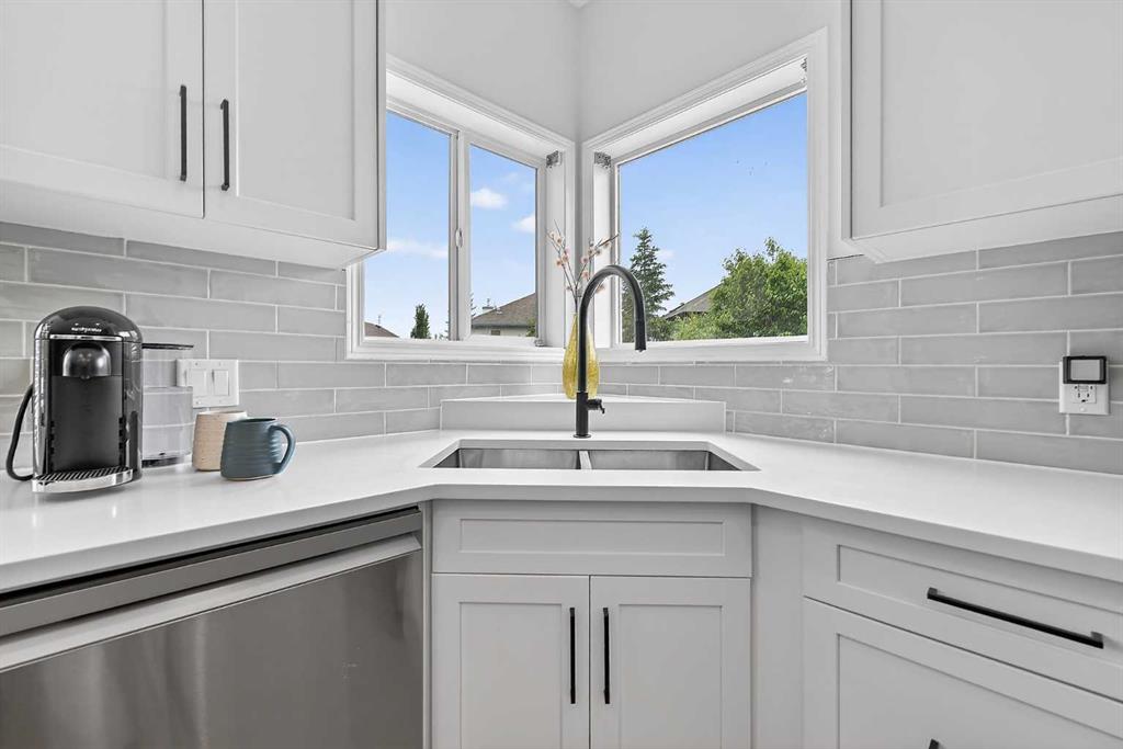 Fifth View of 36 Somerside Bay SW, Somerset, Calgary, Alberta, T2Y4K6