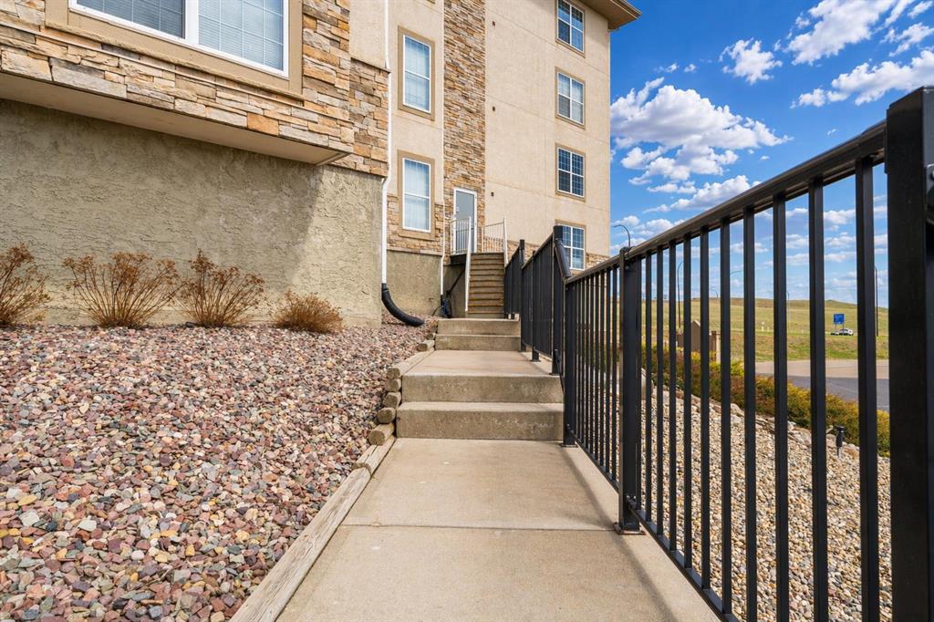 Fifth View of 327, 201 River Ridge Drive NW, Riverside, Medicine Hat, Alberta, T1A8V5