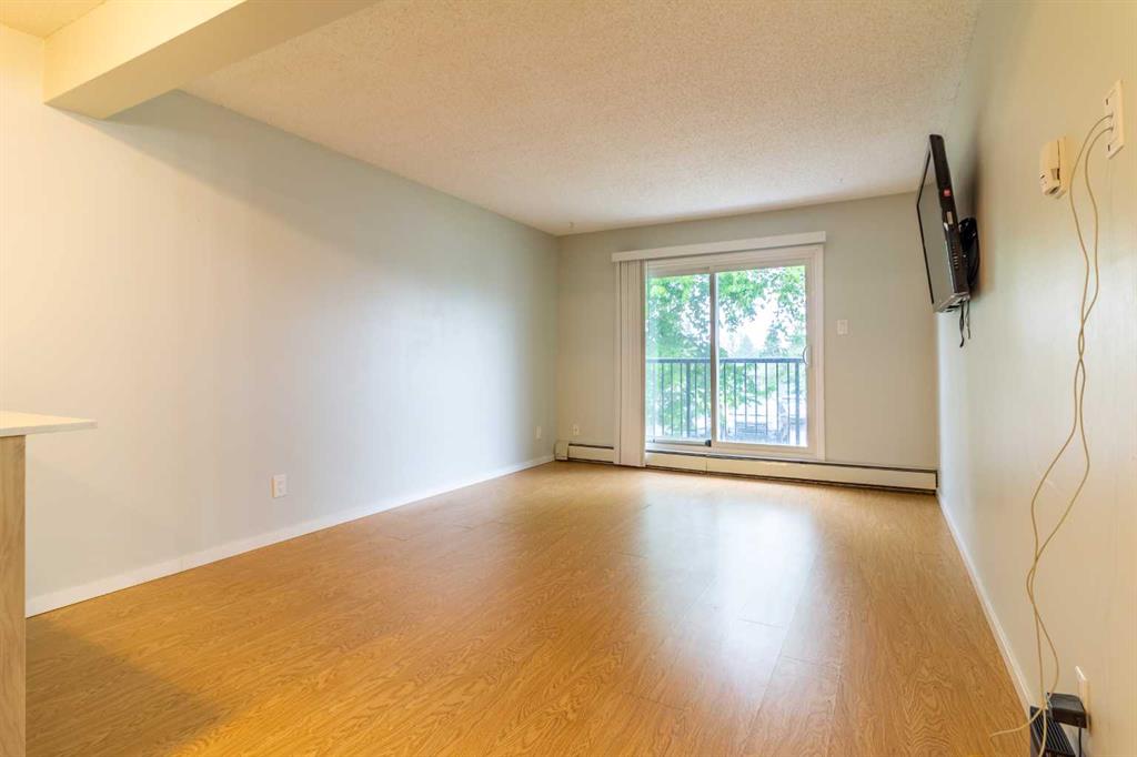 Fifth View of 203A, 295 Columbia Boulevard W, Varsity Village, Lethbridge, Alberta, T1K 4B8