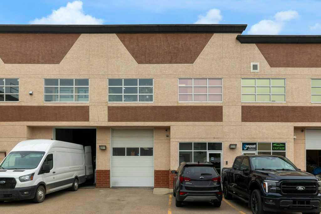 MLS® listing #111646270 for sale located at 215, 2914 Kingsview Boulevard SE