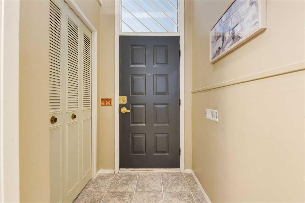 Third View of 10, 3302 50 Street NW, Varsity, Calgary, Alberta, T3A2C6