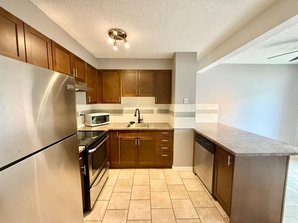 Fifth View of 26, 110 TAMARACK Avenue , Hardisty, Hinton, Alberta, T7V1C5