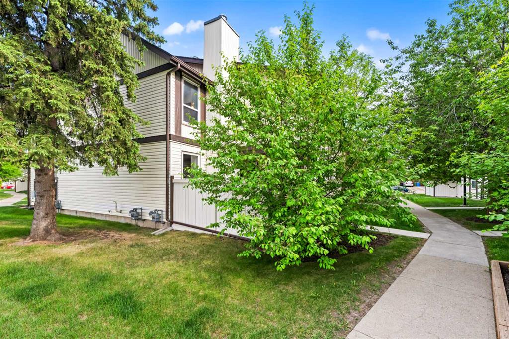 9, 3200 60 Street NE, A2316858, Alberta,