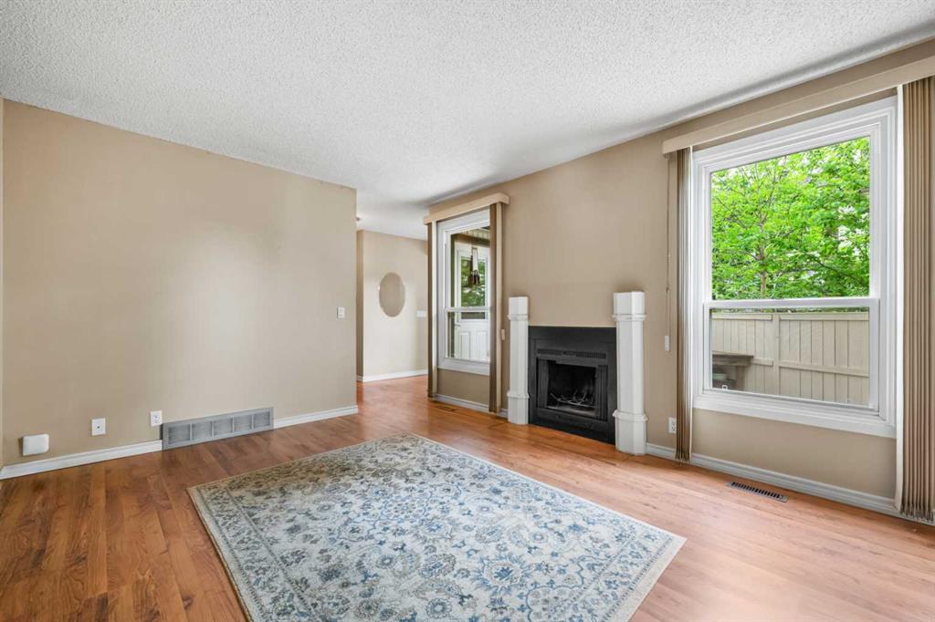 Fourth View of 9, 3200 60 Street NE, Pineridge, Calgary, Alberta, T1Y 4K8