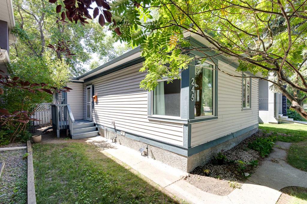 Third View of 245 21 Avenue NW, Tuxedo Park, Calgary, Alberta, T2M 1J4