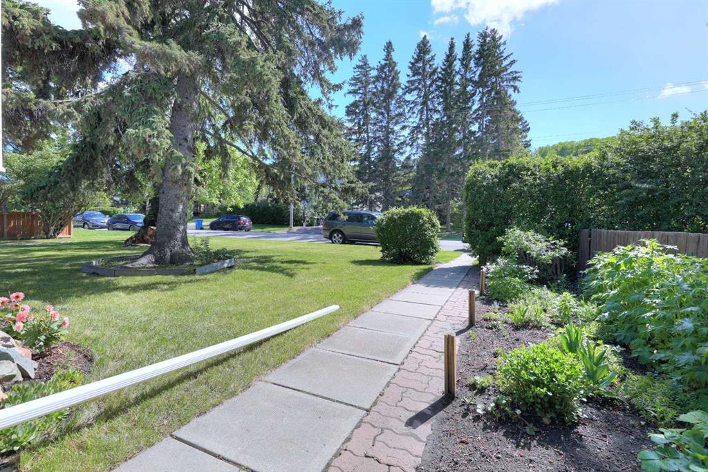 Fourth View of 8908 33 Avenue NW, Bowness, Calgary, Alberta, T3B 1M6
