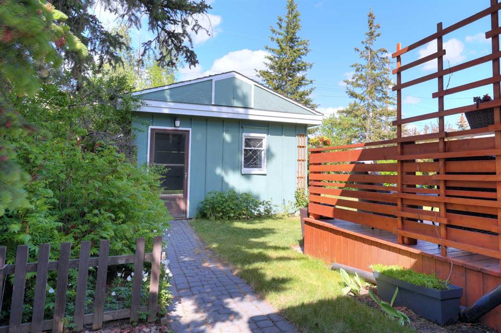 Fifth View of 8908 33 Avenue NW, Bowness, Calgary, Alberta, T3B 1M6