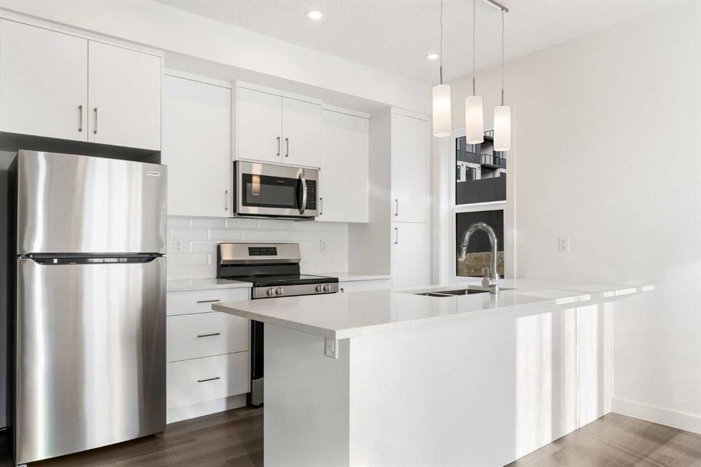 Third View of 4, 2117 81 Street SW, Springbank Hill, Calgary, Alberta, T3H 6H5