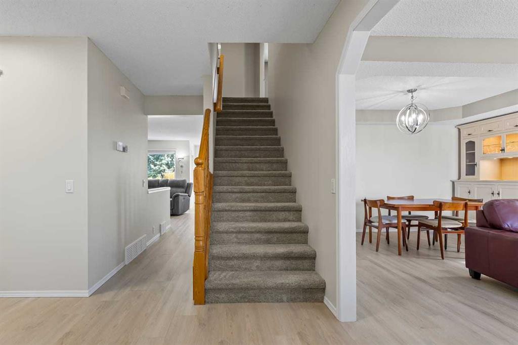 Fourth View of 368 Sienna Park Drive SW, Signal Hill, Calgary, Alberta, T3H 3K3