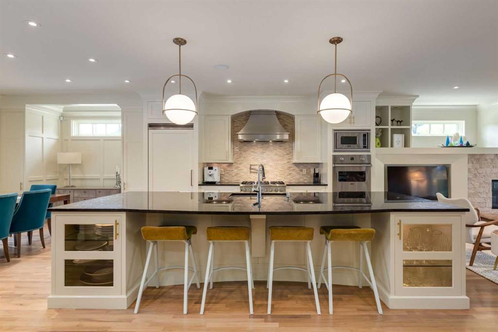Fourth View of 2339 Westmount Road NW, West Hillhurst, Calgary, Alberta, T2N 3N7