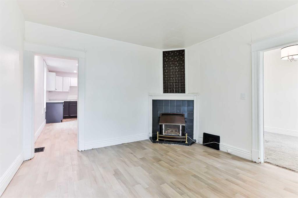 Third View of 912 8 Street S, London Road, Lethbridge, Alberta, T1J 2K8