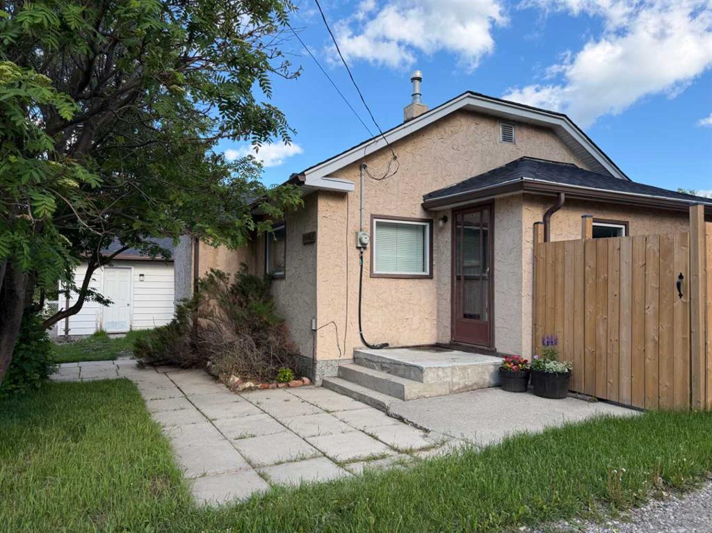 717 227 Street , A2317335, Alberta,