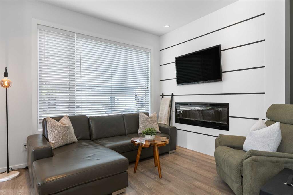 Fourth View of 2002 35 Street SW, Killarney/Glengarry, Calgary, Alberta, T3E2X5