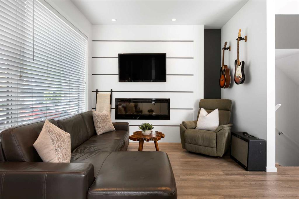 Fifth View of 2002 35 Street SW, Killarney/Glengarry, Calgary, Alberta, T3E2X5