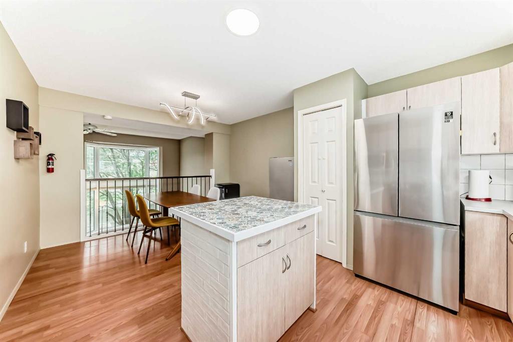 Fifth View of 4 Glenbrook Villas SW, Glenbrook, Calgary, Alberta, T3E 7E8