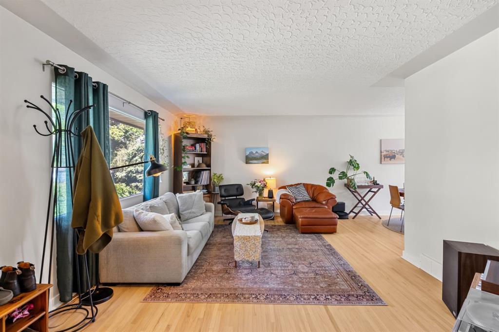 Third View of 1207 40 Avenue NW, Cambrian Heights, Calgary, Alberta, T2K 0G3