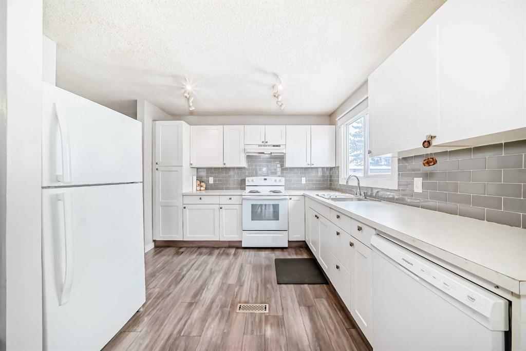 Third View of 25, 3745 Fonda Way SE, Forest Heights, Calgary, Alberta, T2A 5W7