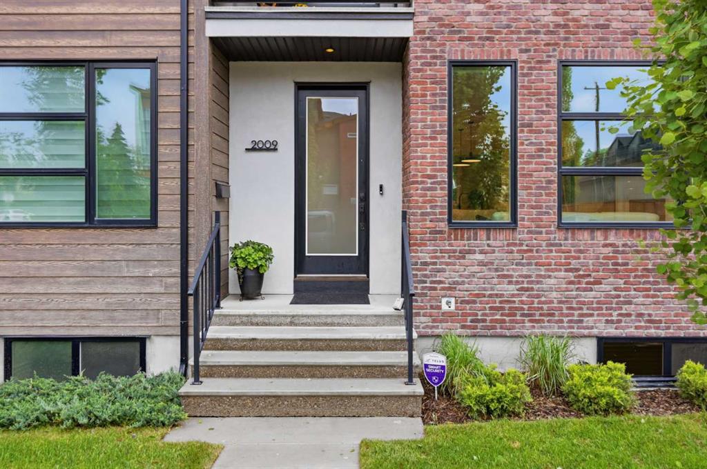 Fourth View of 2009 12 Street NW, Capitol Hill, Calgary, Alberta, T2M 4R3