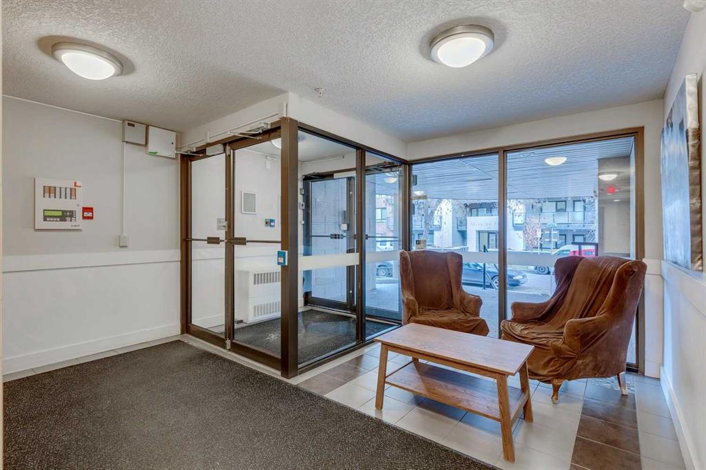 Fourth View of 304, 317 19 Avenue SW, Mission, Calgary, Alberta, T2S 0E1