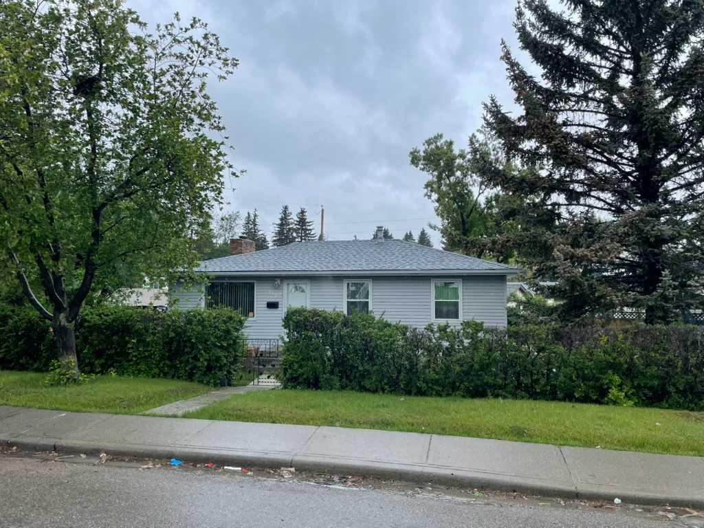 Third View of 4803 Montana Crescent NW, Montgomery, Calgary, Alberta, T3B 1E7