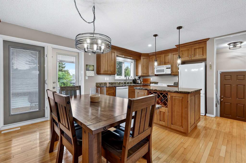 Fourth View of 10640 Oakmoor Way SW, Cedarbrae, Calgary, Alberta, T2W 2H8