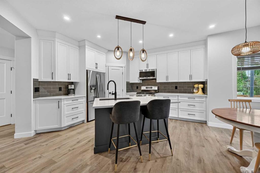 Fourth View of 30 Douglasdale Point SE, Douglasdale/Glen, Calgary, Alberta, T2Z 3A1