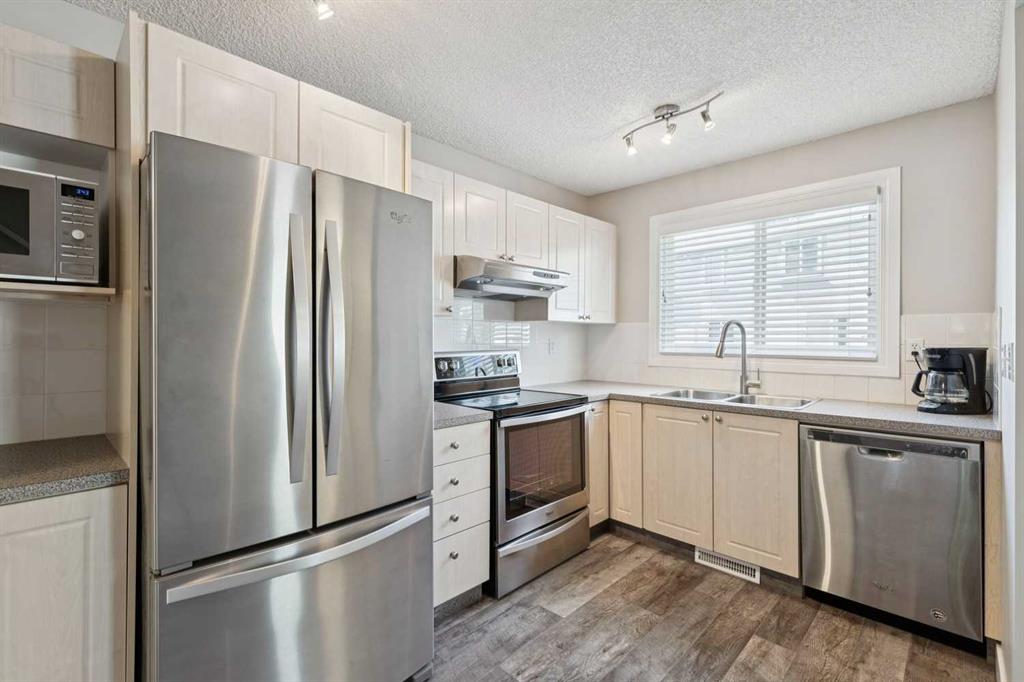 Fourth View of 83, 4810 40 Avenue SW, Glamorgan, Calgary, Alberta, T3E 1E5
