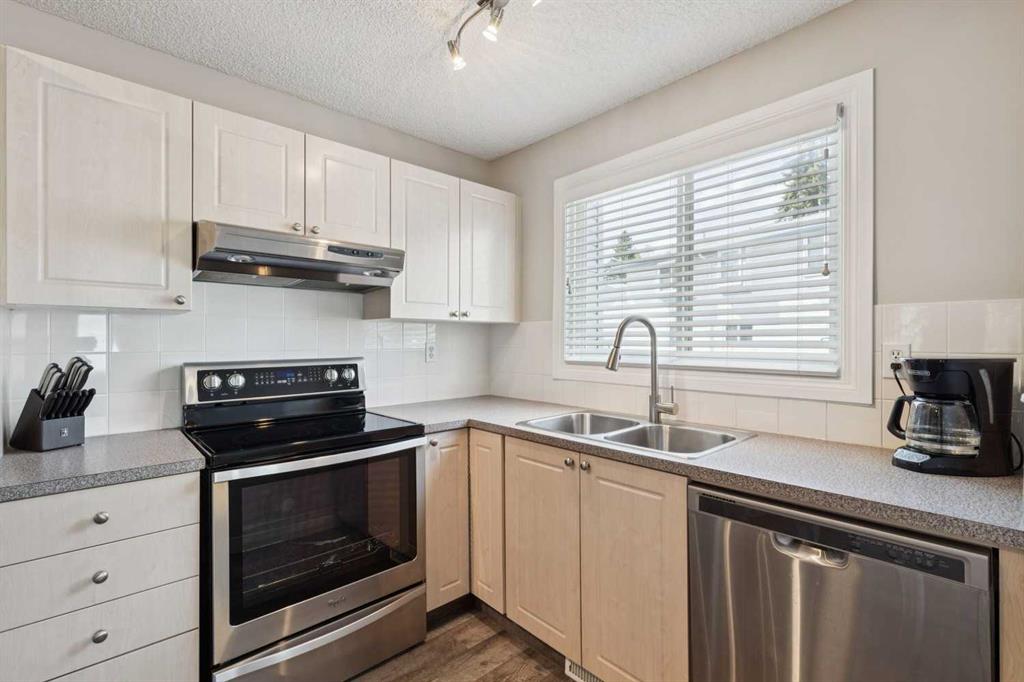 Fifth View of 83, 4810 40 Avenue SW, Glamorgan, Calgary, Alberta, T3E 1E5