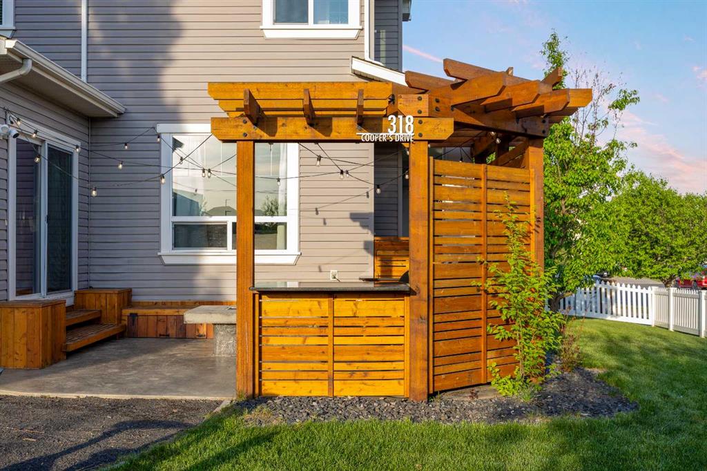 Fifth View of 318 Coopers Drive SW, Morningside, Airdrie, Alberta, T4B0L8