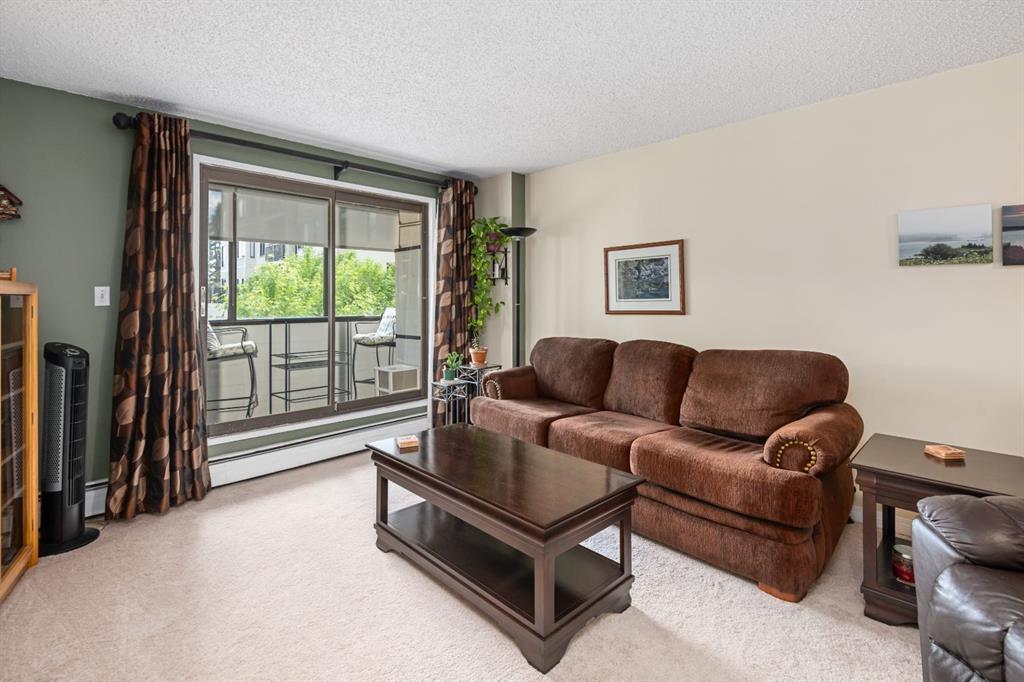 Third View of 210, 111 14 Avenue SE, Beltline, Calgary, Alberta, T2G4Z8