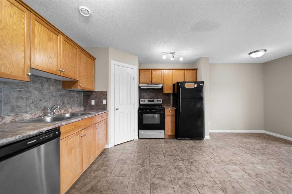Fifth View of 3, 6802 50 Avenue , Cascades, Camrose, Alberta, T4V 5C7