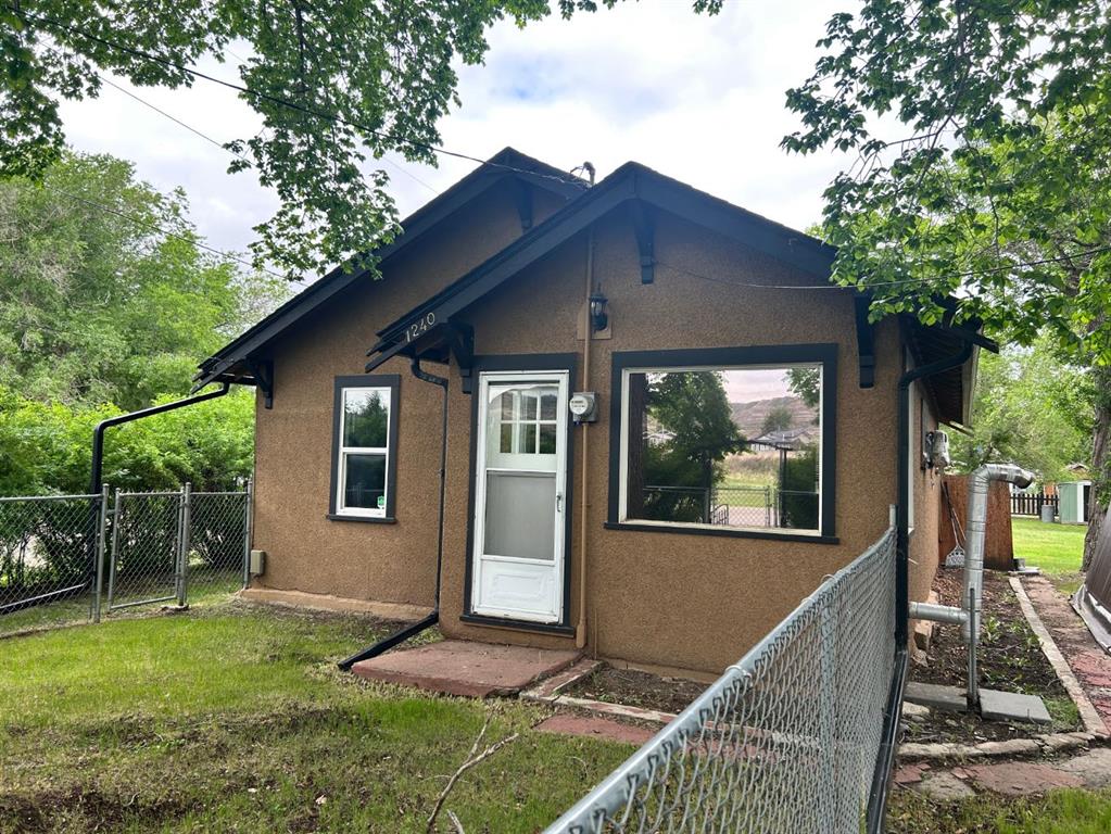 1240 Newcastle Trail  , A2318256, Alberta,