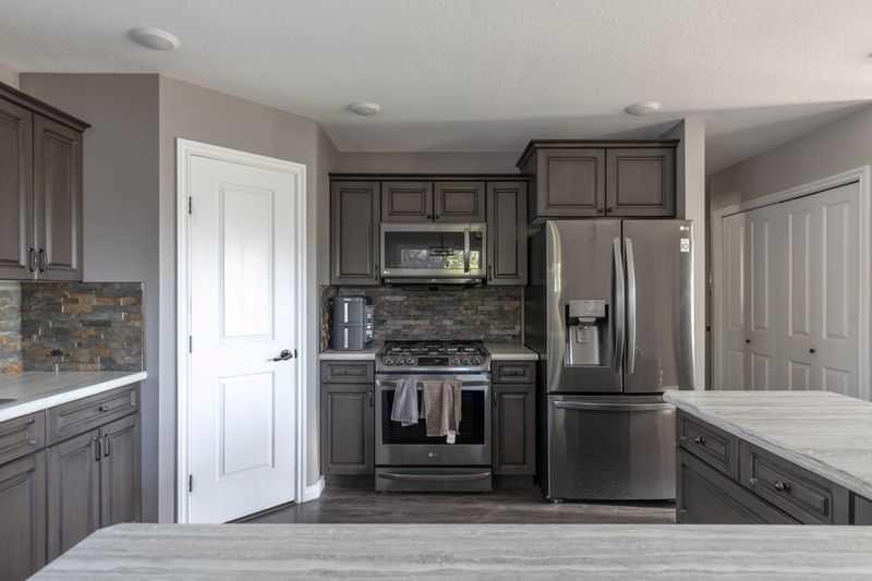 Fifth View of 19 3rd street west  , NONE, St. Walburg, Saskatchewan, S0M2T0