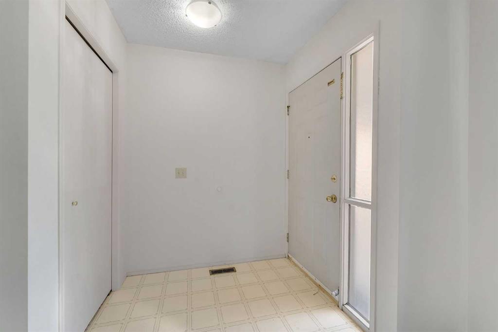 Fifth View of 4736 17 Avenue NW, Montgomery, Calgary, Alberta, T3B 0P5